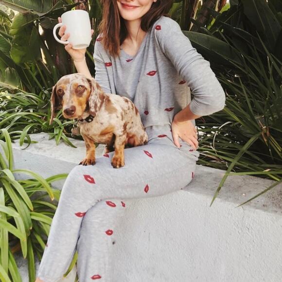 CHASER Cozy Lips Lounge Sweatshirt Pullover Small S - Picture 10 of 10